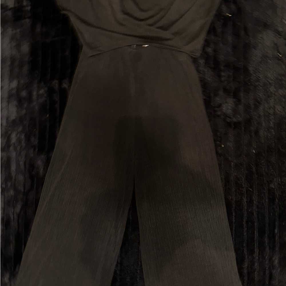 Elegant Black two piece wideleg off the shoulder top.